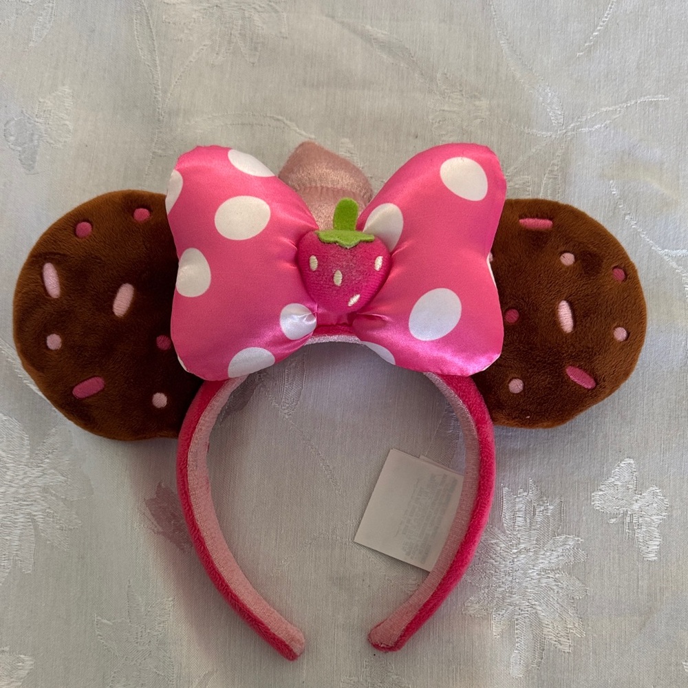 Disney Minnie ears strawberry chocolate sprinkle